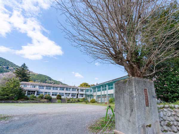 正門